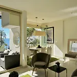 Seafront Skol Center By Eaw Homes Μαρμπέλλα