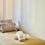 Seafront Skol Center By Eaw Homes * Μαρμπέλλα