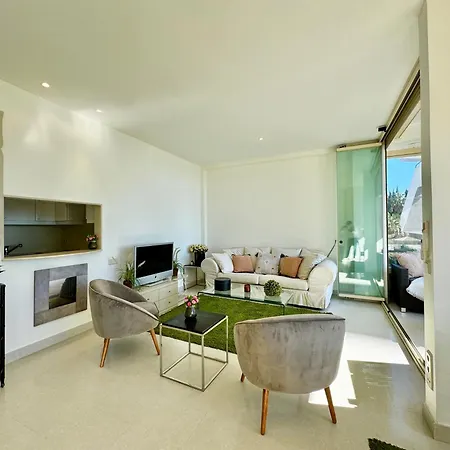 Seafront Skol Center By Eaw Homes