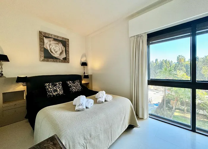 Seafront Skol Center By Eaw Homes *