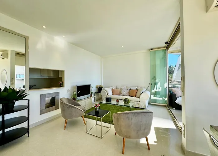 Seafront Skol Center By Eaw Homes
